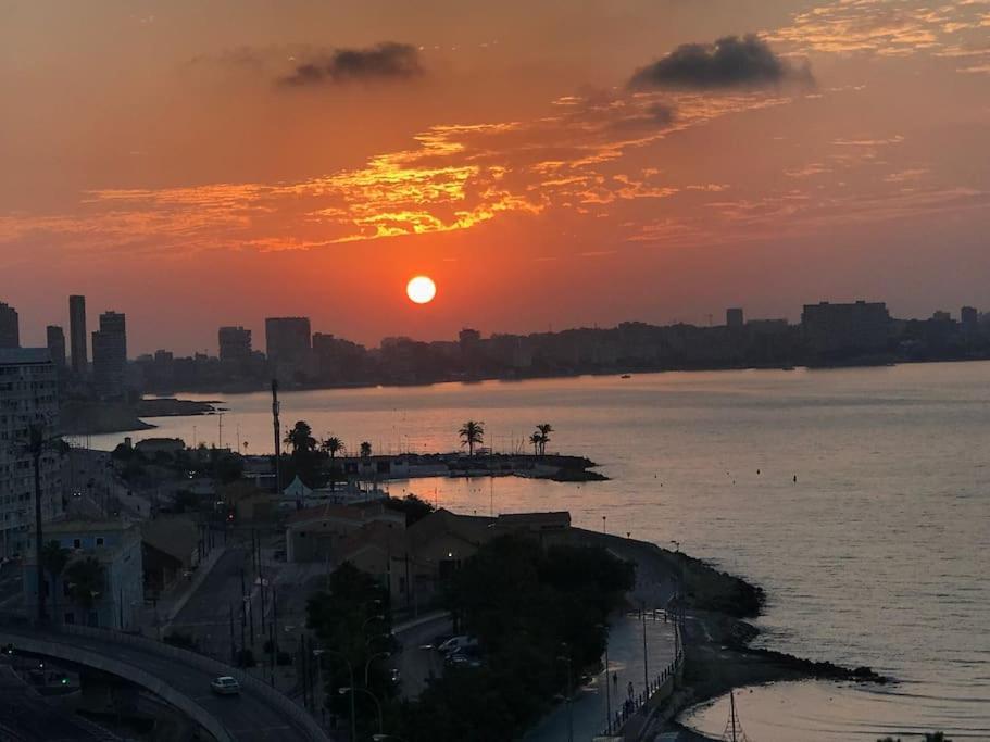Apartamento Con Vistas Al Mar Primera Linea De Playa Del Postiguet Alicante Esterno foto